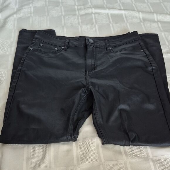 High Rise Black Jeans - Picture 13 of 16